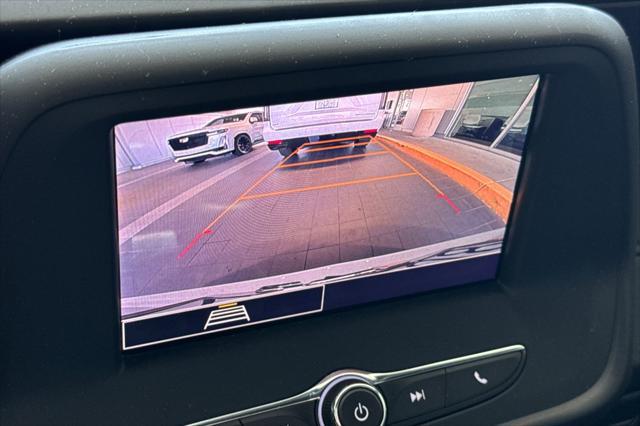 Photo of 2022 Summit White Chevrolet Camaro
