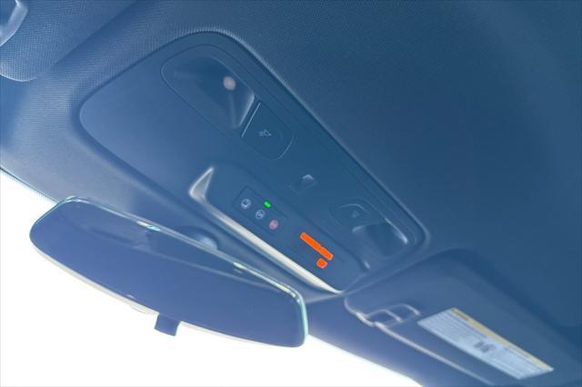Photo of 2022 Summit White Chevrolet Camaro
