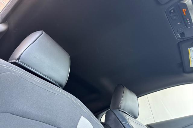 Photo of 2022 Summit White Chevrolet Camaro