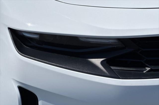 Photo of 2022 Summit White Chevrolet Camaro