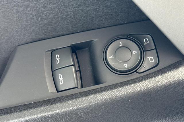 Photo of 2022 Summit White Chevrolet Camaro
