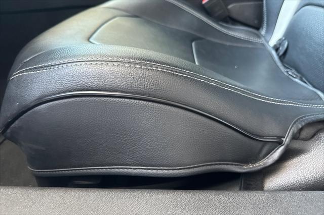 Photo of 2022 Summit White Chevrolet Camaro