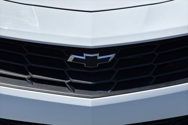Photo of 2022 Summit White Chevrolet Camaro