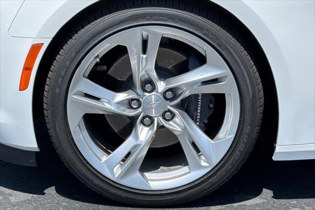 Photo of 2022 Summit White Chevrolet Camaro