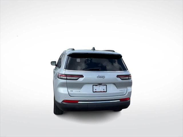 Photo of 2021 Silver Zynith Jeep Grand Cherokee L