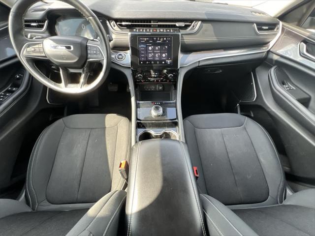 Photo of 2021 Silver Zynith Jeep Grand Cherokee L