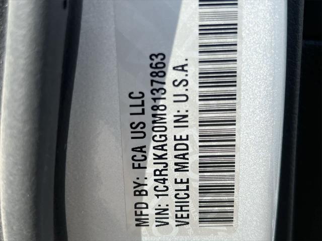 Photo of 2021 Silver Zynith Jeep Grand Cherokee L