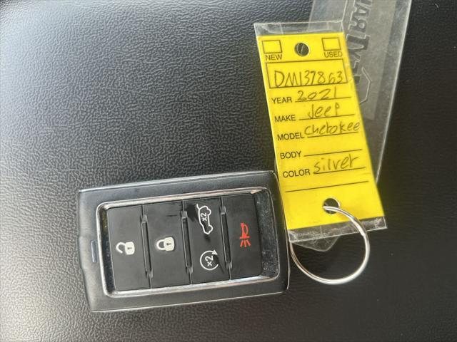 Photo of 2021 Silver Zynith Jeep Grand Cherokee L