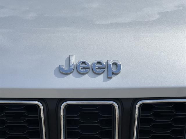Photo of 2021 Silver Zynith Jeep Grand Cherokee L