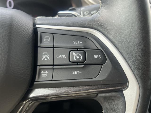 Photo of 2021 Silver Zynith Jeep Grand Cherokee L