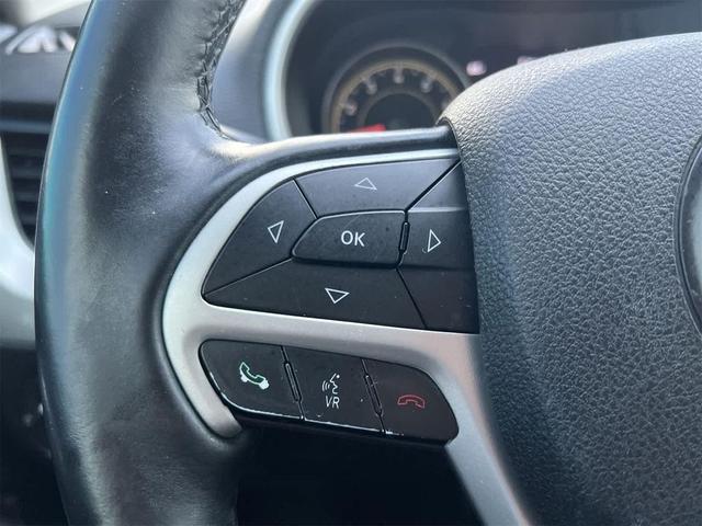 Photo of 2014 Brilliant Black Crystal Pearlcoat Jeep Cherokee
