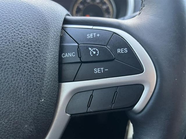 Photo of 2014 Brilliant Black Crystal Pearlcoat Jeep Cherokee