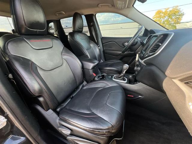 Photo of 2014 Brilliant Black Crystal Pearlcoat Jeep Cherokee