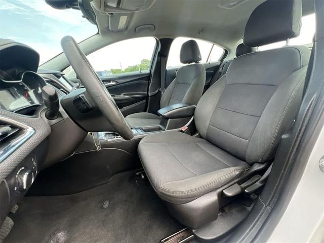 Photo of 2019 Summit White Chevrolet Cruze