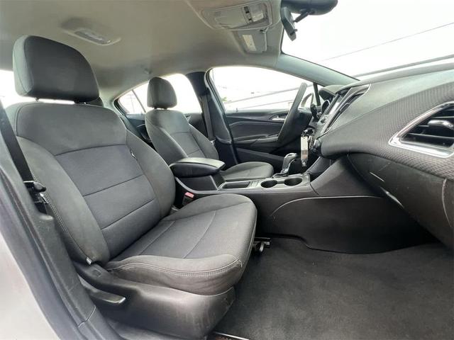 Photo of 2019 Summit White Chevrolet Cruze