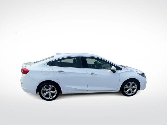 Photo of 2019 Summit White Chevrolet Cruze