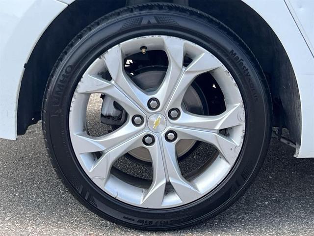 Photo of 2019 Summit White Chevrolet Cruze