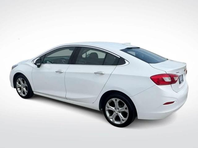 Photo of 2019 Summit White Chevrolet Cruze