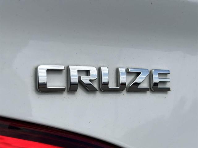 Photo of 2019 Summit White Chevrolet Cruze
