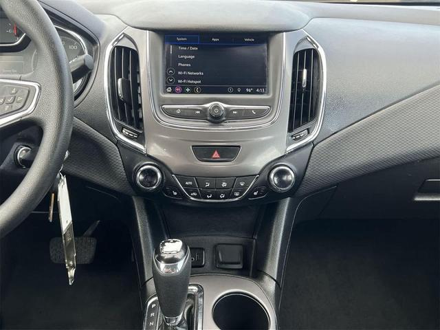 Photo of 2019 Summit White Chevrolet Cruze