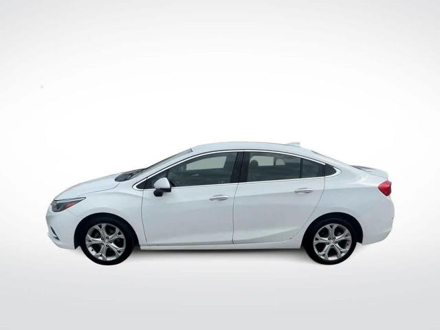 Photo of 2019 Summit White Chevrolet Cruze