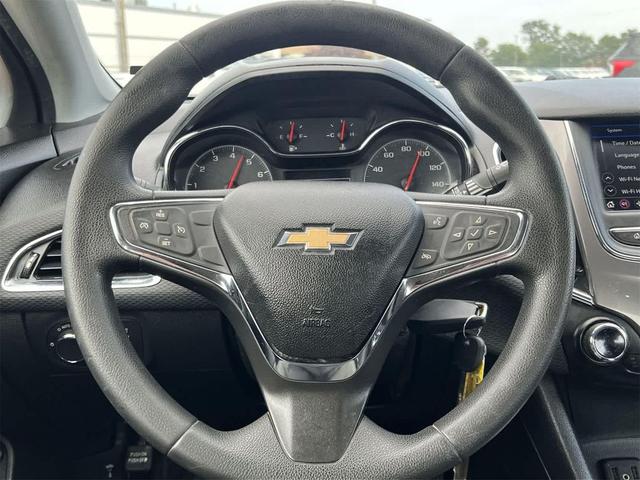 Photo of 2019 Summit White Chevrolet Cruze