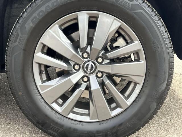 Photo of 2023 Gun Metallic Nissan Pathfinder