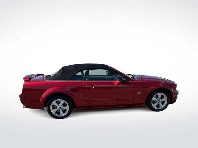 Photo of 2007 Red Ford Mustang