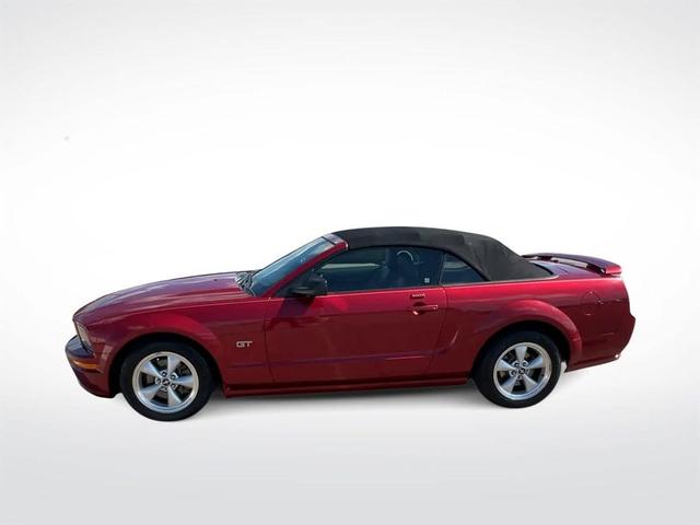 Photo of 2007 Red Ford Mustang