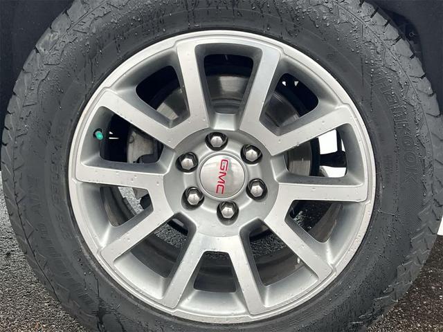 Photo of 2016 Summit White GMC Yukon