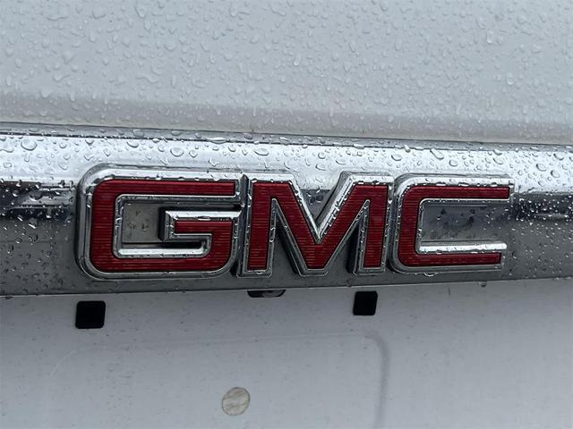 Photo of 2016 Summit White GMC Yukon