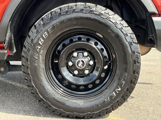 Photo of 2022 Hot Pepper Red Metallic Tinted Clearcoat Ford Bronco