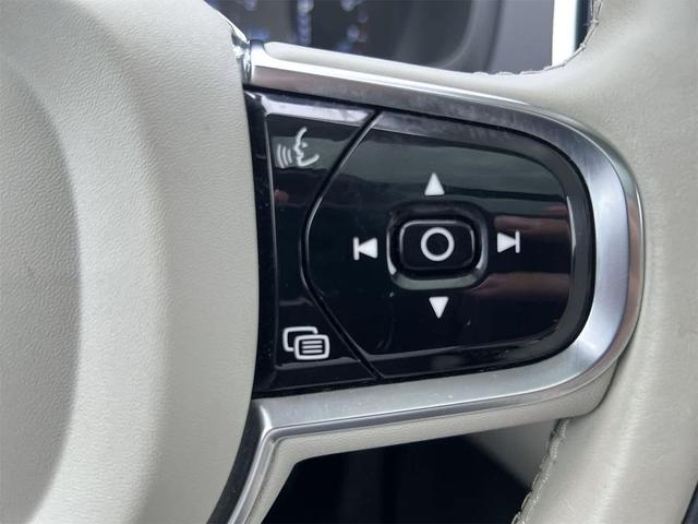 Photo of 2022 Onyx Black Metallic Volvo XC90