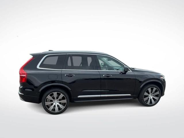 Photo of 2022 Onyx Black Metallic Volvo XC90