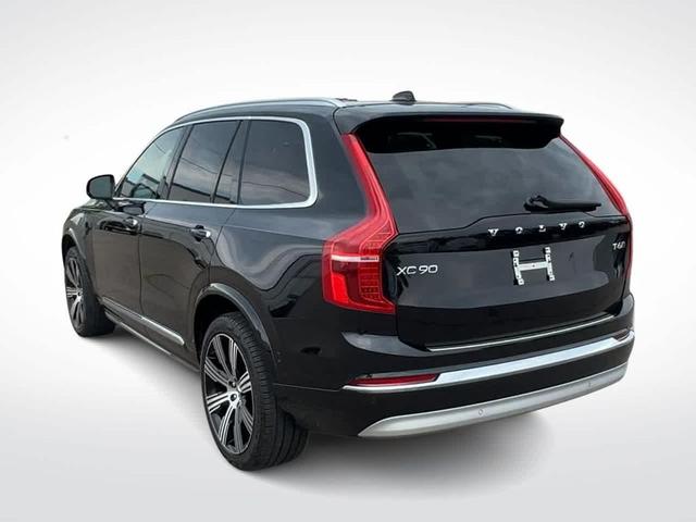Photo of 2022 Onyx Black Metallic Volvo XC90
