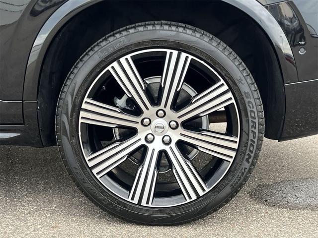 Photo of 2022 Onyx Black Metallic Volvo XC90
