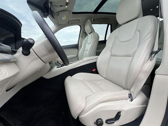 Photo of 2022 Onyx Black Metallic Volvo XC90