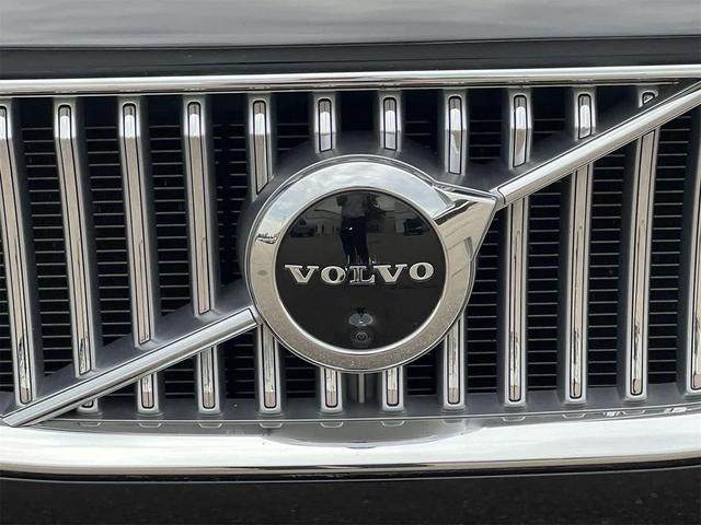 Photo of 2022 Onyx Black Metallic Volvo XC90