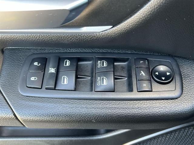 Photo of 2021 Diamond Black Crystal Pearlcoat RAM 1500
