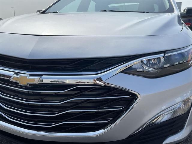 Photo of 2020 Silver Ice Metallic Chevrolet Malibu