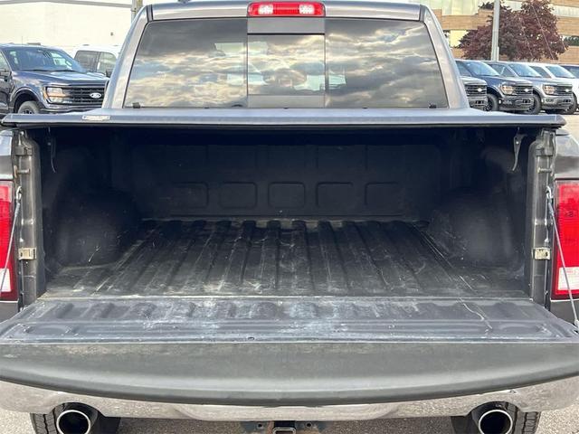 Photo of 2016 Brilliant Black Crystal Pearlcoat RAM 1500