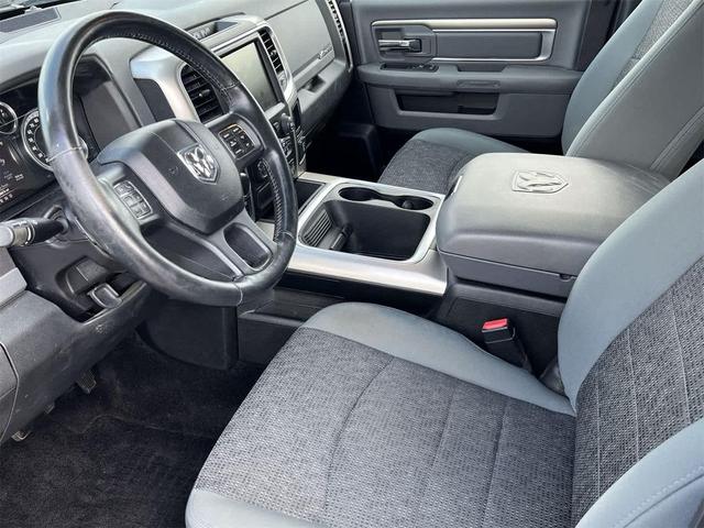 Photo of 2016 Brilliant Black Crystal Pearlcoat RAM 1500