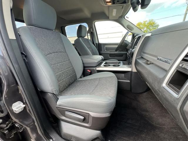 Photo of 2016 Brilliant Black Crystal Pearlcoat RAM 1500