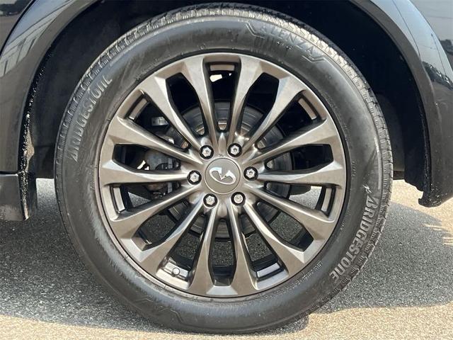 Photo of 2016 Black INFINITI QX80