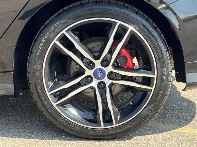 Photo of 2016 Shadow Black Ford Focus ST