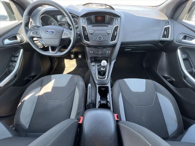 Photo of 2016 Shadow Black Ford Focus ST