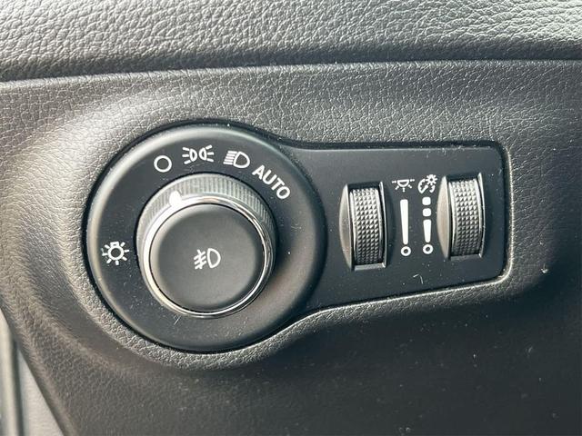 Photo of 2020 Diamond Black Crystal Pearlcoat Jeep Compass