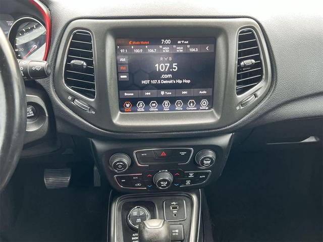 Photo of 2020 Diamond Black Crystal Pearlcoat Jeep Compass