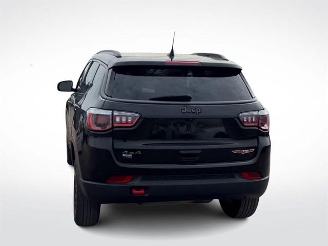 Photo of 2020 Diamond Black Crystal Pearlcoat Jeep Compass