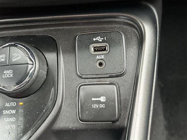 Photo of 2020 Diamond Black Crystal Pearlcoat Jeep Compass